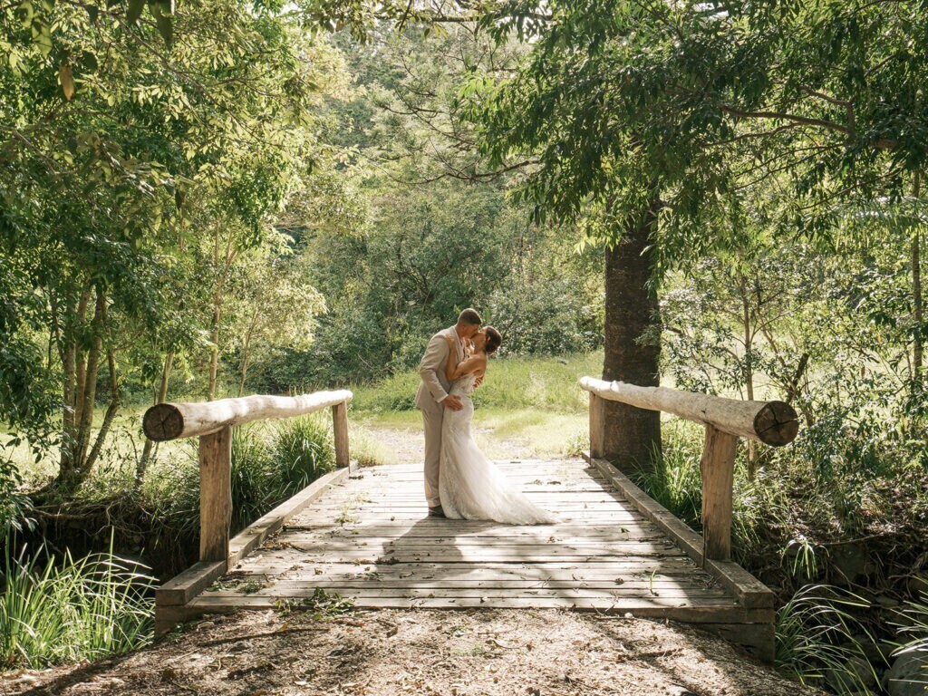 country wedding venue with 2 lovely couple